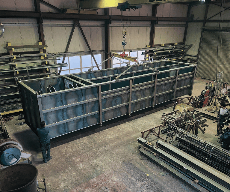 Sunny Wash Produktion im Aufbau einer Beckenanlage