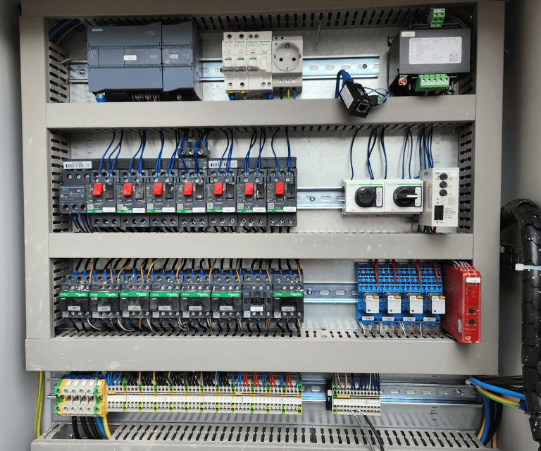 Schaltschrank der Sunny Wash Produktion