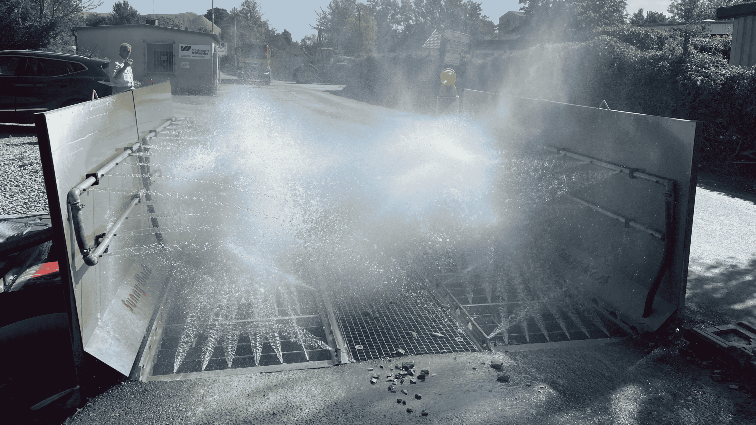 Reifenwaschanlage mit Wasserstrahl im Einsatz bei der Miete